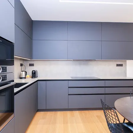 Downtown Luxe Retreat- Konventna 布拉迪斯拉发