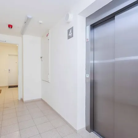 Downtown Luxe Retreat- Konventna 公寓 *