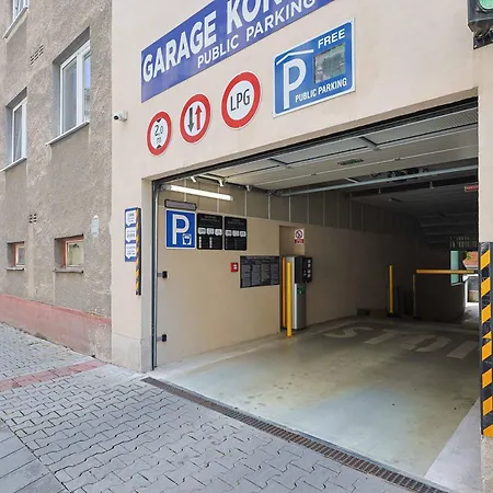 公寓 Downtown Luxe Retreat- Konventna