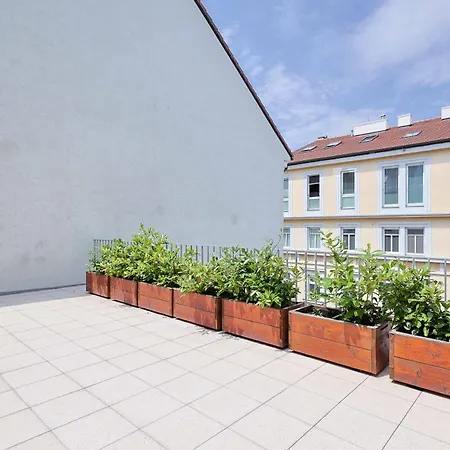 Downtown Luxe Retreat- Konventna